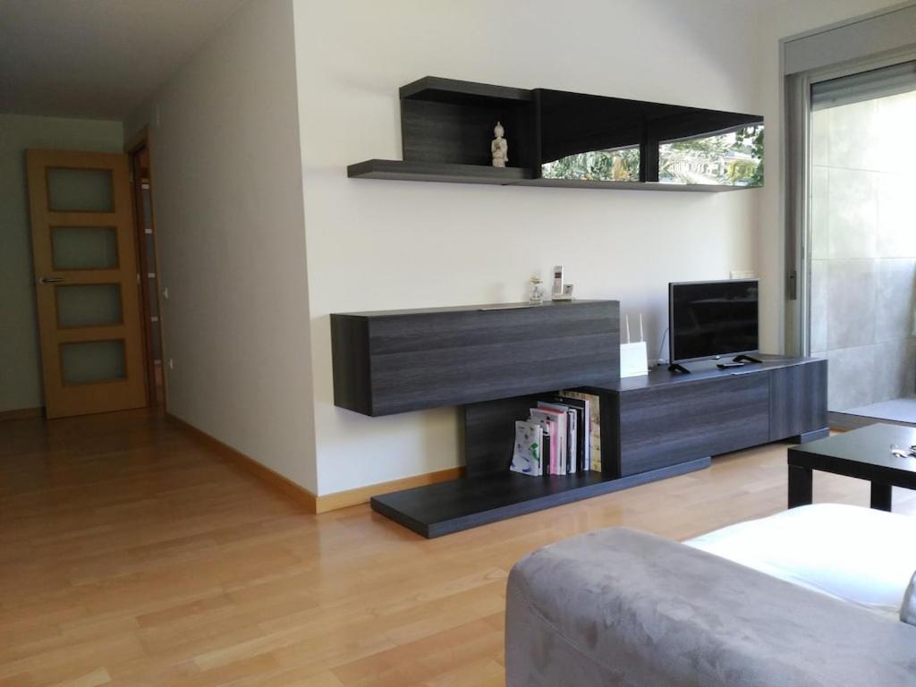 Apartment Luxury Flat, 3 Bedrooms, 2 Bathrooms And Swimming Pool Next To The Beach!! *