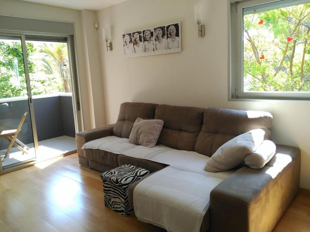 Luxury Flat, 3 Bedrooms, 2 Bathrooms And Swimming Pool Next To The Beach!!